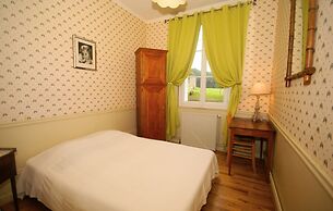 Pleasant Cottage in Asnieres With Terrace