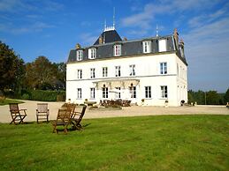 Pleasant Cottage in Asnieres With Terrace
