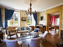 Pleasant Cottage in Asnieres With Terrace
