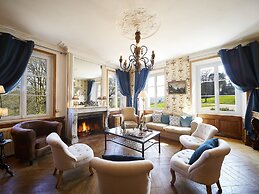 Pleasant Cottage in Asnieres With Terrace