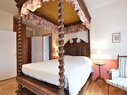 Pleasant Cottage in Asnieres With Terrace