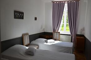Pleasant Cottage in Asnieres With Terrace