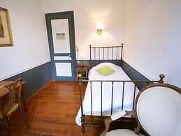 Pleasant Cottage in Asnieres With Terrace