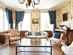 Pleasant Cottage in Asnieres With Terrace