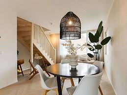 Pleasant Holiday Home in Vrouwenpolder With Garden