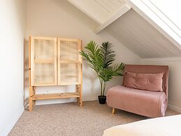 Pleasant Holiday Home in Vrouwenpolder With Garden