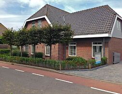 Pleasant Holiday Home in Vrouwenpolder With Garden
