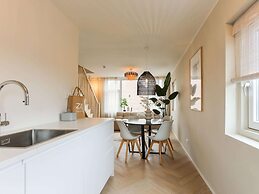 Pleasant Holiday Home in Vrouwenpolder With Garden