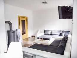 Ground-floor Apartment With Terrace and Large Garden With Lounge Area 