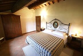 Nice Apartment With Pool and Beautiful Garden