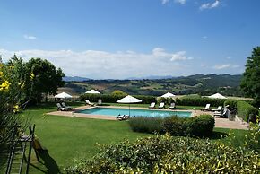 Nice Apartment With Pool and Beautiful Garden