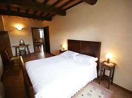 Nice Apartment With Pool and Beautiful Garden