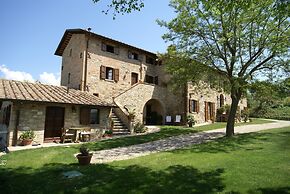 Nice Apartment With Pool and Beautiful Garden