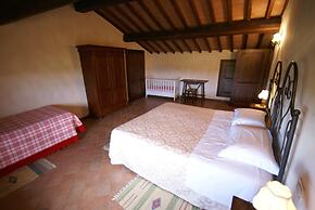 Nice Apartment With Pool and Beautiful Garden