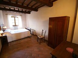 Nice Apartment With Pool and Beautiful Garden