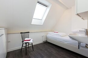 Luxury Apartment With sun Shower at the Edge of the Beautiful Oostkape