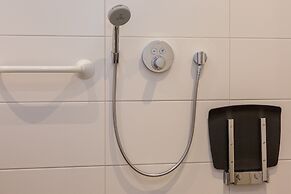 Luxury Apartment With sun Shower at the Edge of the Beautiful Oostkape