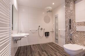 Luxury Apartment With sun Shower at the Edge of the Beautiful Oostkape