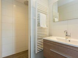 Luxury Apartment With sun Shower at the Edge of the Beautiful Oostkape