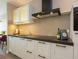 Luxury Apartment With sun Shower at the Edge of the Beautiful Oostkape