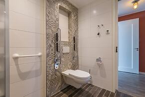 Luxury Apartment With sun Shower at the Edge of the Beautiful Oostkape