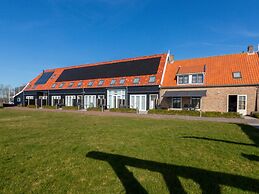 Luxury Apartment With sun Shower at the Edge of the Beautiful Oostkape