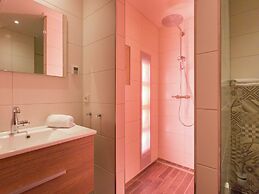 Luxury Apartment With sun Shower at the Edge of the Beautiful Oostkape