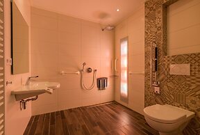 Luxury Apartment With sun Shower at the Edge of the Beautiful Oostkape