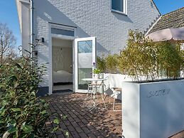 Pleasaing Holiday Home in Oostkapelle Near Centre