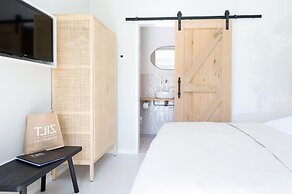 Pleasaing Holiday Home in Oostkapelle Near Centre