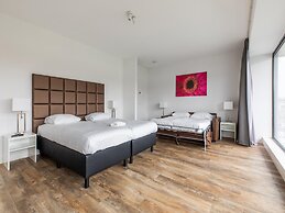 Brand new Luxury Villa on a Small-scale Park With its own Jetty