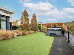 Brand new Luxury Villa on a Small-scale Park With its own Jetty