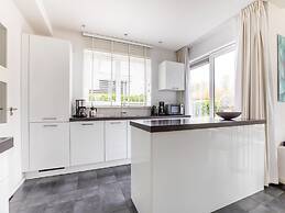 Brand new Luxury Villa on a Small-scale Park With its own Jetty