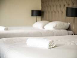 Brand new Luxury Villa on a Small-scale Park With its own Jetty