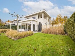 Brand new Luxury Villa on a Small-scale Park With its own Jetty