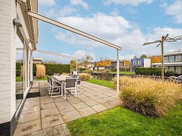 Brand new Luxury Villa on a Small-scale Park With its own Jetty