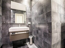 Brand new Luxury Villa on a Small-scale Park With its own Jetty