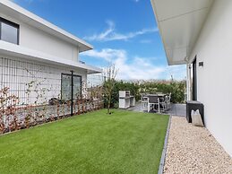 Brand new Luxury Villa on a Small-scale Park With its own Jetty