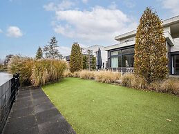 Brand new Luxury Villa on a Small-scale Park With its own Jetty