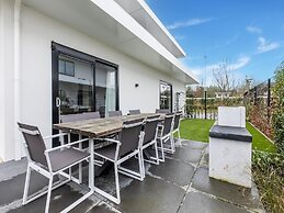 Brand new Luxury Villa on a Small-scale Park With its own Jetty