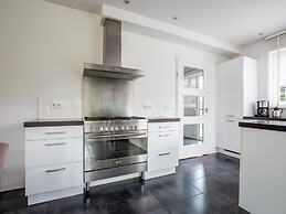 Brand new Luxury Villa on a Small-scale Park With its own Jetty