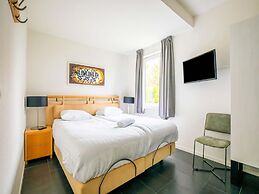 Brand new Luxury Villa on a Small-scale Park With its own Jetty