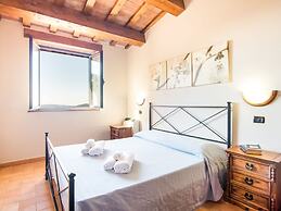 Inviting Farmhouse in Appenines With Covered Swimming Pool