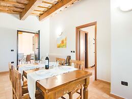 Inviting Farmhouse in Appenines With Covered Swimming Pool