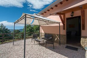 Inviting Farmhouse in Appenines With Covered Swimming Pool