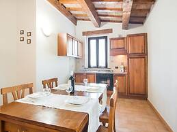 Inviting Farmhouse in Appenines With Covered Swimming Pool