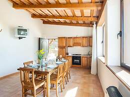 Inviting Farmhouse in Appenines With Covered Swimming Pool