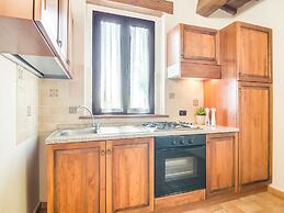 Inviting Farmhouse in Appenines With Covered Swimming Pool