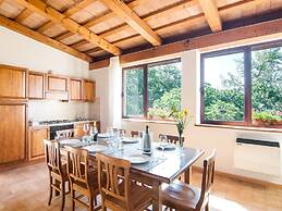 Inviting Farmhouse in Appenines With Covered Swimming Pool