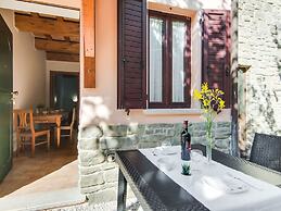 Inviting Farmhouse in Appenines With Covered Swimming Pool